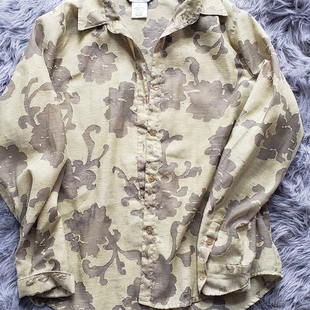 Nice long-sleeved shirt,  size M,  2 toned green color,  down buttoned shirt .